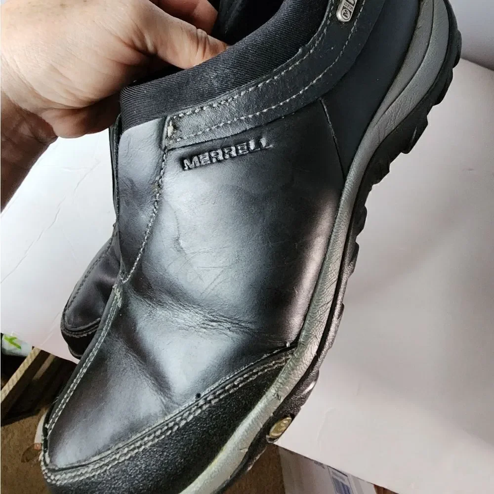 Merrell 200 gram  insulated hiking walking shoe black women's size 8.5 slip on